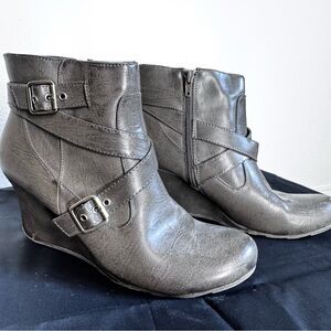 Kenneth Cole Charcoal Leather Ankle Booties